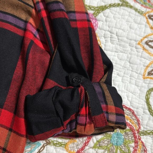 Hester & Orchard women’s size large button front plaid long roll-tab sleeves - Picture 8 of 12